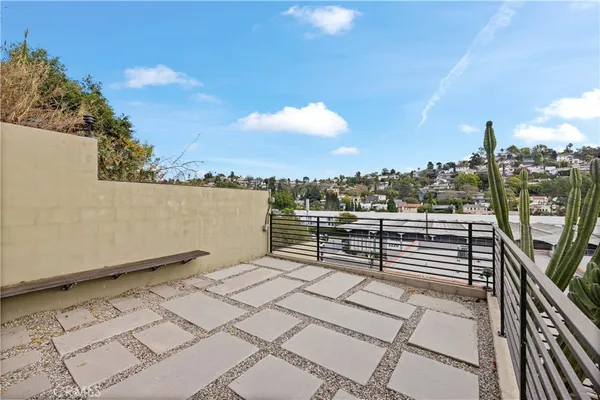 $3,900 | 2211 Hyperion Avenue, Los Angeles, CA 90027