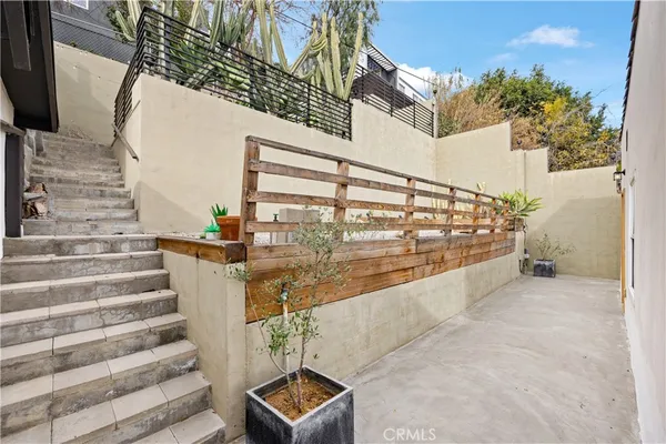 $3,900 | 2211 Hyperion Avenue, Los Angeles, CA 90027
