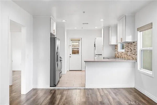 $3,900 | 2211 Hyperion Avenue, Los Angeles, CA 90027