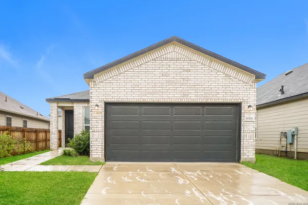 $1,695 | 6918 Pumpkin Cove, San Antonio, TX 78218