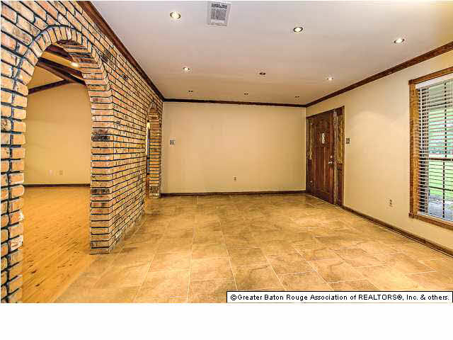 12613 Roundsaville Road Baton Rouge, LA 70818 - Photo 3 of 32