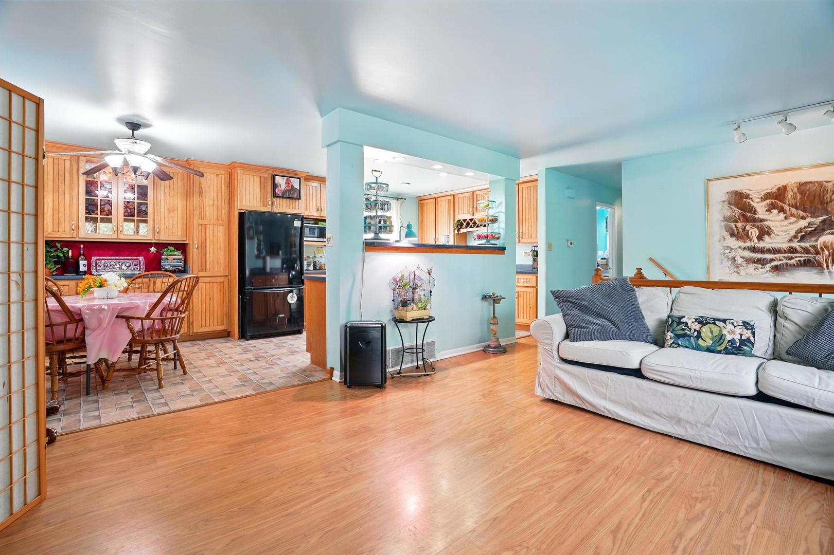 8729 Willow Road Hickory Hills, IL 60457 - Photo 6 of 30 Gallery Image 6
