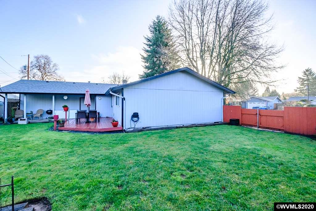 1675 Northeast Mayview Drive Albany, OR 97321 - Photo 8 of 41
