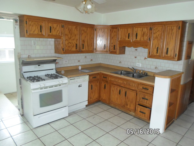 10734 Menard Avenue Chicago Ridge, IL 60415 - Photo 4 of 11