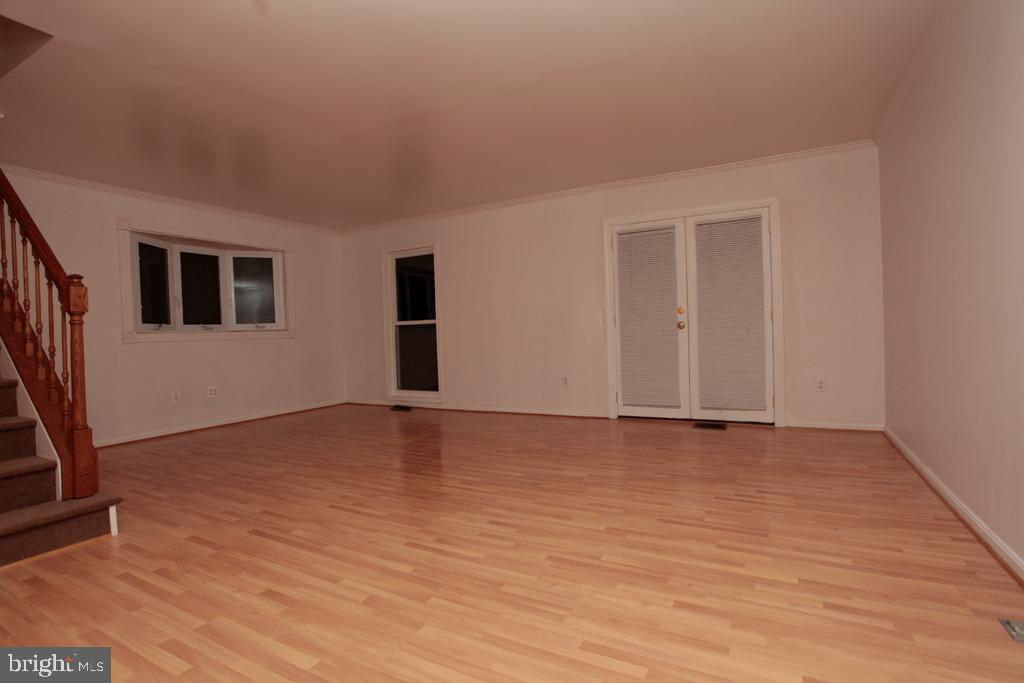 109 Finale Terrace Silver Spring, MD 20901 - Photo 18 of 100 Living Room with South Facing Bay Window