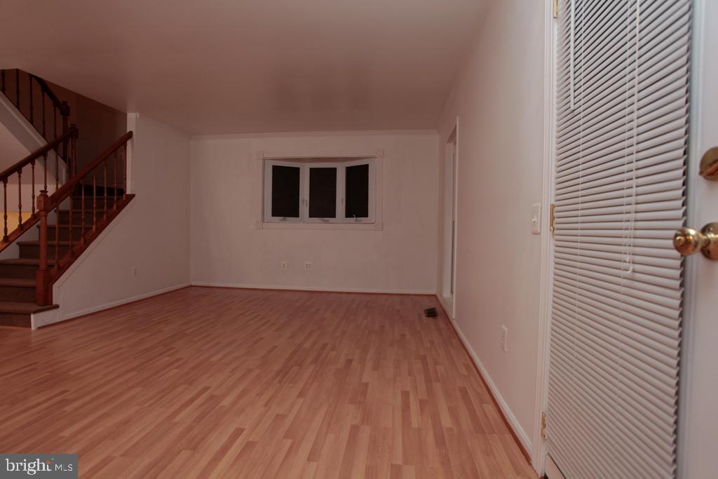 109 Finale Terrace Silver Spring, MD 20901 - Photo 20 of 100 Living Room