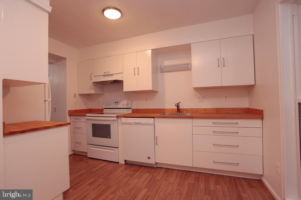 109 Finale Terrace Silver Spring, MD 20901 - Photo 40 of 100 Brand New Kitchen