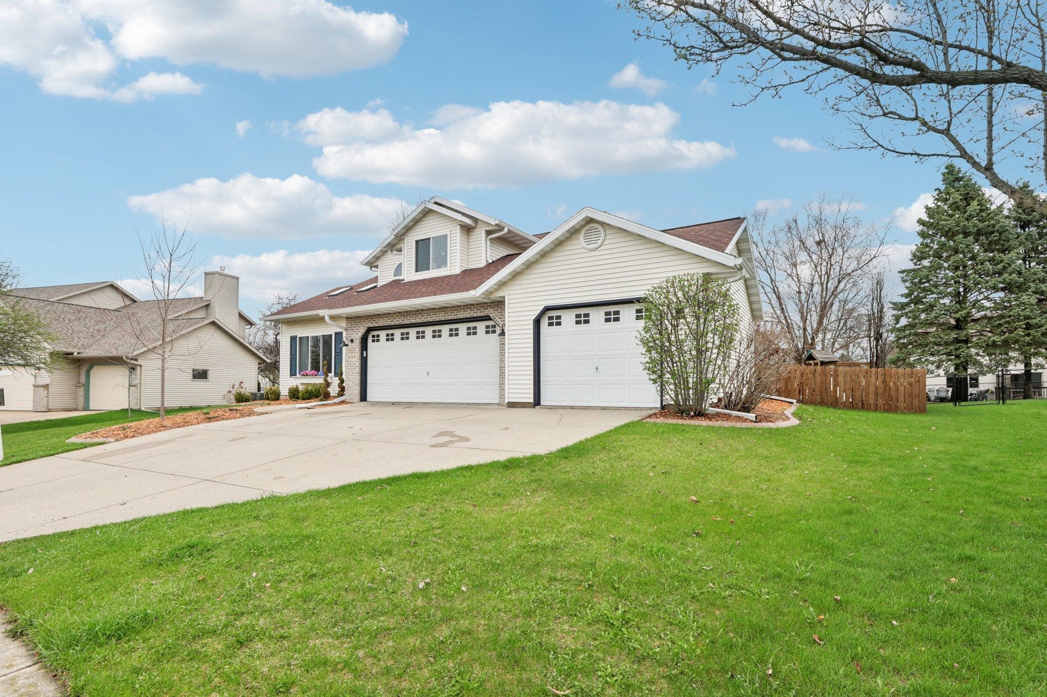 609 Worthington Way Waunakee, WI 53597 - Photo 3 of 70