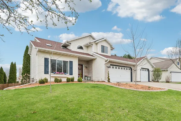 $599,900 | 609 Worthington Way, Waunakee, WI 53597