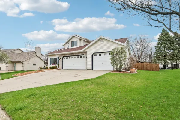 $599,900 | 609 Worthington Way, Waunakee, WI 53597