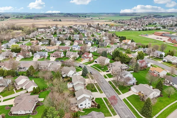 $599,900 | 609 Worthington Way, Waunakee, WI 53597