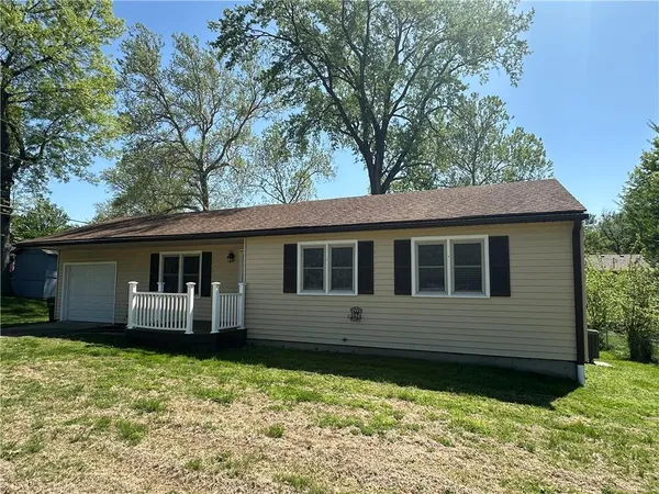 $230,000 | 1807 Seneca Street, Leavenworth, KS 66048