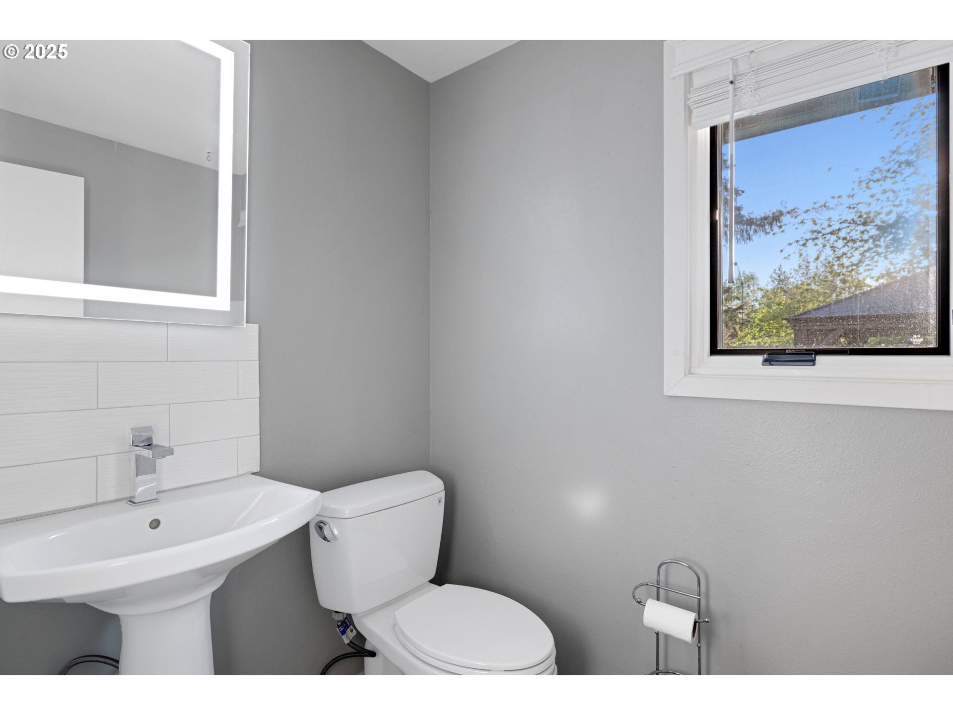 14435 Southwest Yearling Way Beaverton, OR 97008 - Photo 19 of 47 a bathroom with a toilet a sink and mirror