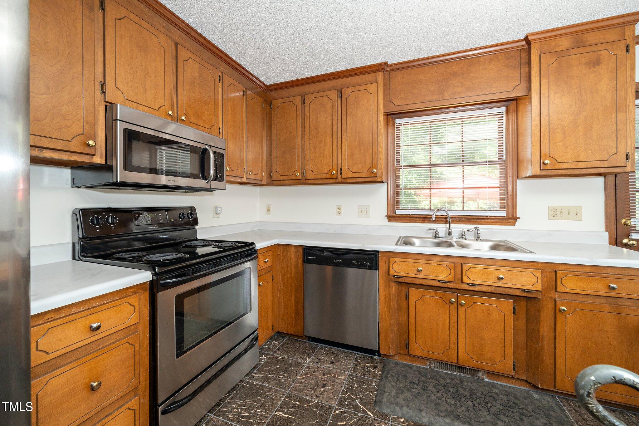 5313 Tomahawk Trail Raleigh, NC 27610 - Photo 12 of 38 23-web-or-mls-5313 Tomahawk (12 of 34)