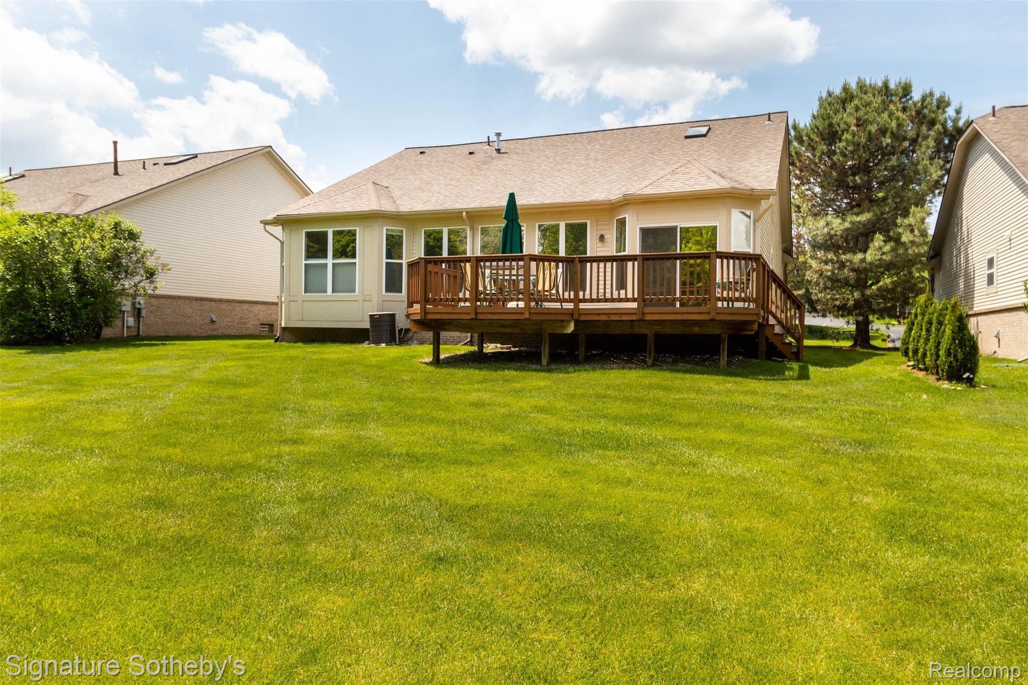 5263 Simpson Lake Road West Bloomfield, MI 48323 - Photo 23 of 30 yard (3).jpg