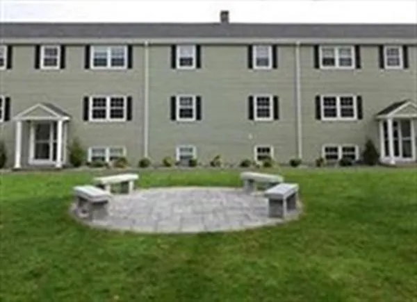 $2,075 | 14 Tremont Street, Unit 3, Kingston, MA 02364