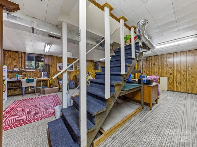 $425,000 | 181 Surry Lane, Hendersonville, NC 28791