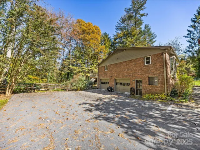 $425,000 | 181 Surry Lane, Hendersonville, NC 28791