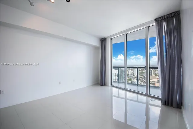 $3,350 | 465 Brickell Avenue, Unit 4904, Miami, FL 33131