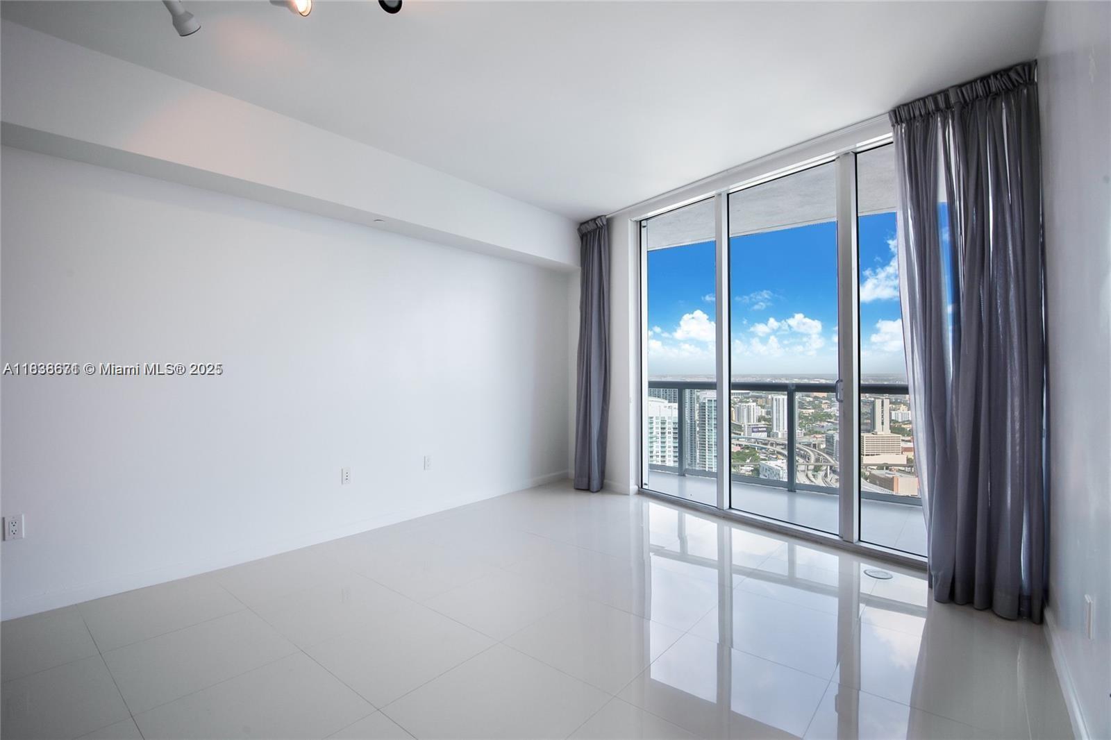 465 Brickell Avenue, Unit 4904 Miami, FL 33131 - Photo 4 of 11