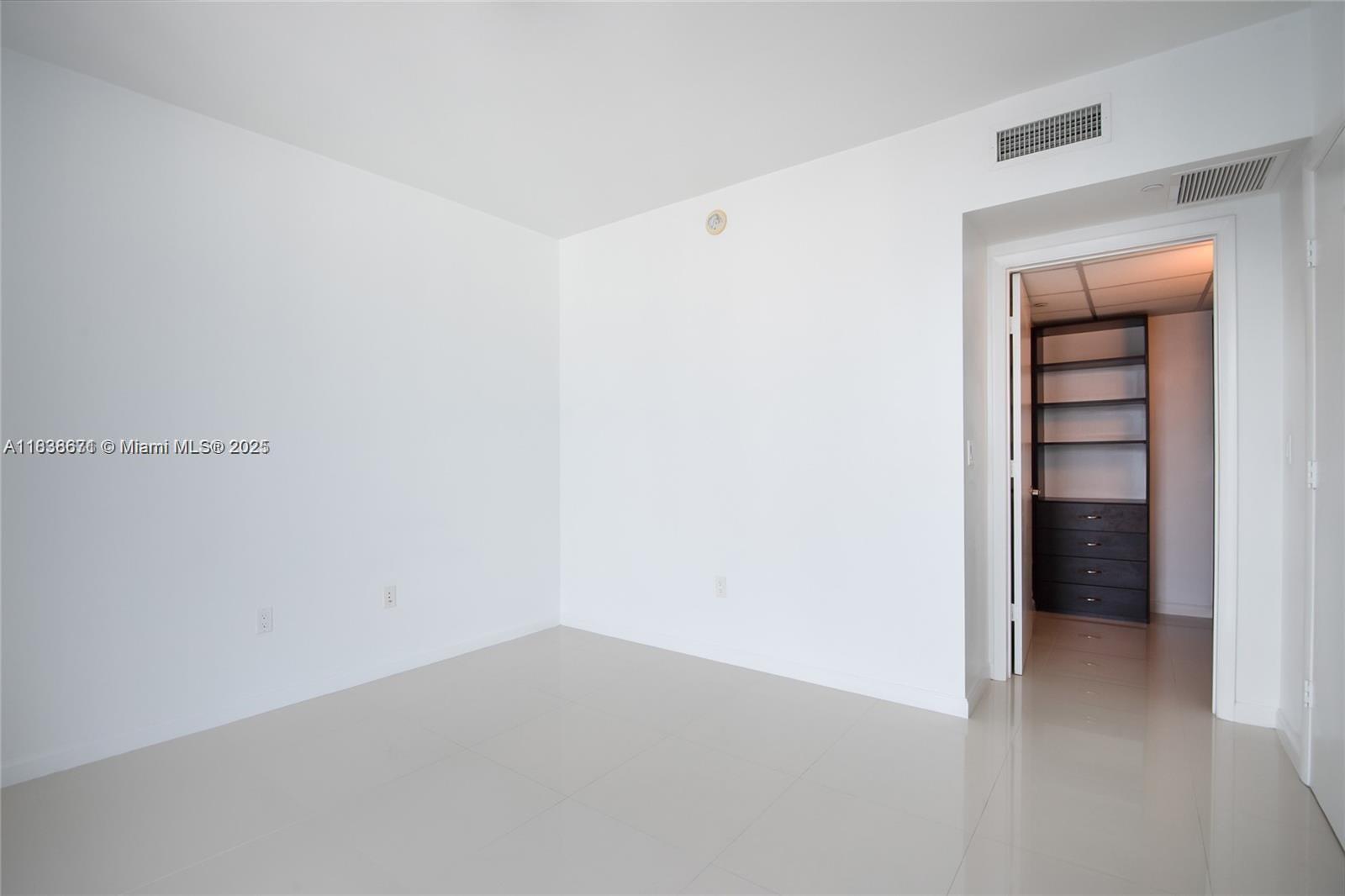 465 Brickell Avenue, Unit 4904 Miami, FL 33131 - Photo 7 of 11