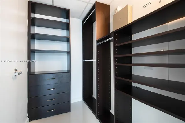 $3,350 | 465 Brickell Avenue, Unit 4904, Miami, FL 33131