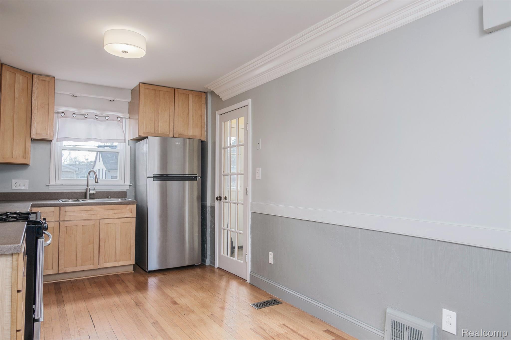 2227 Hampton Road Grosse Pointe, MI 48236 - Photo 6 of 32 Gallery Image 6
