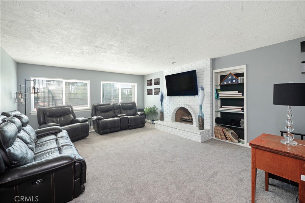 14681 Choco Road Apple Valley, CA 92307 - Photo 28 of 75 Family room