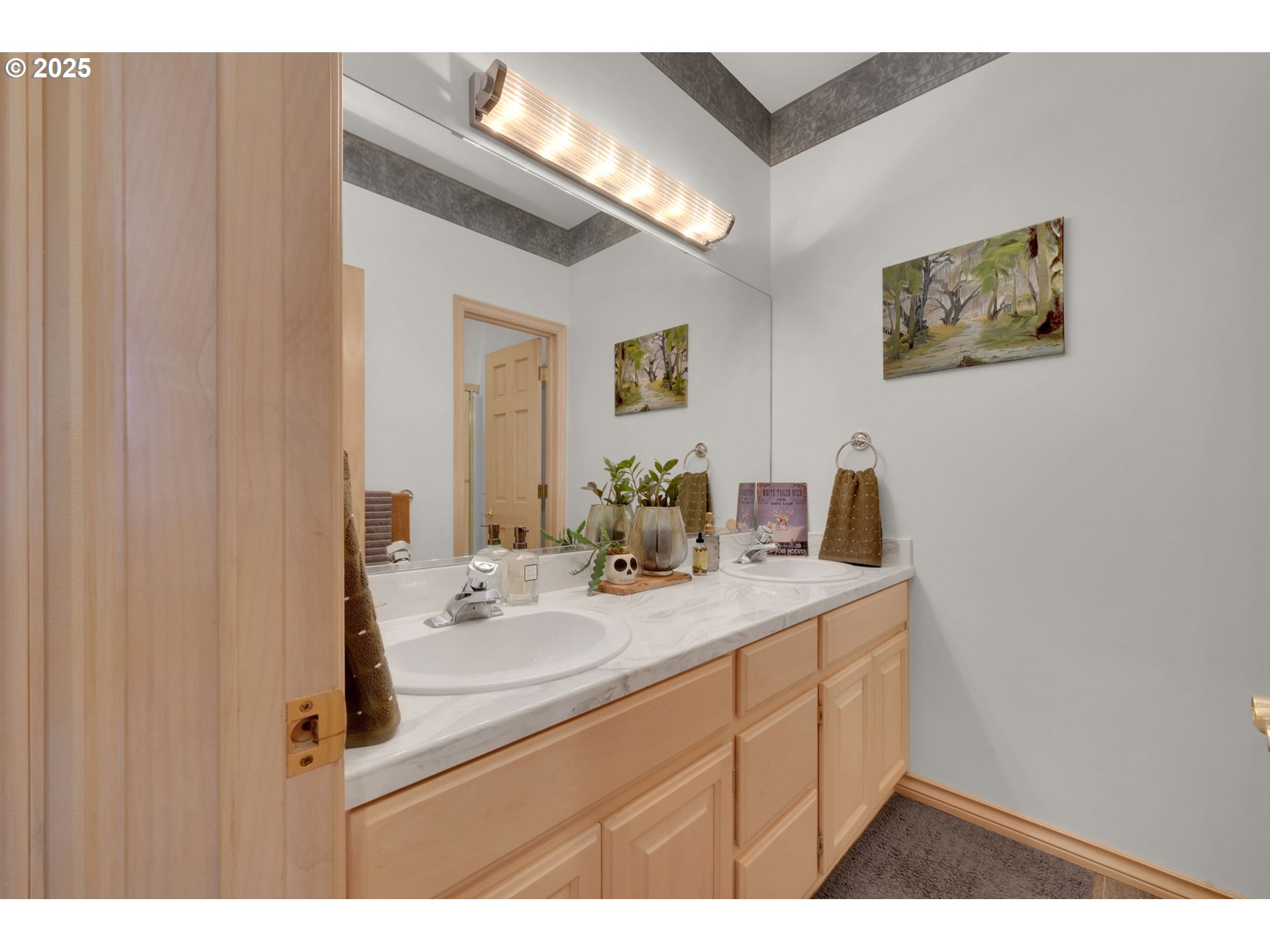 1417 Wimbledon Place Springfield, OR 97477 - Photo 29 of 48 a bathroom with a sink and a mirror