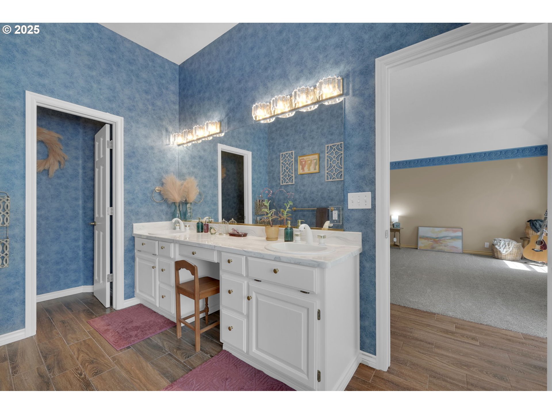 1417 Wimbledon Place Springfield, OR 97477 - Photo 38 of 48 a en suite bathroom with a sink vanity and a mirror