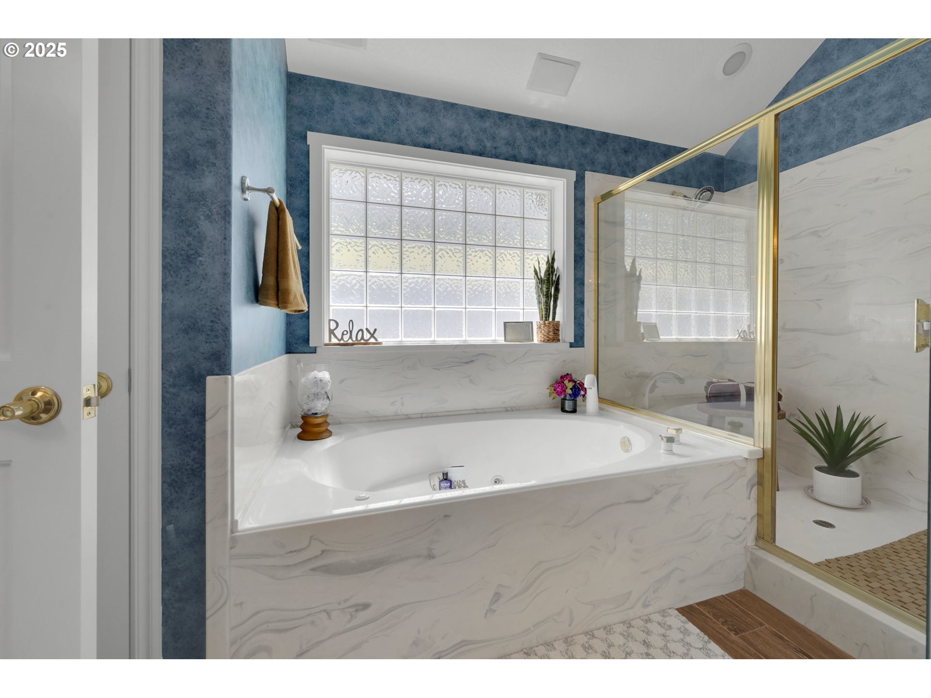 1417 Wimbledon Place Springfield, OR 97477 - Photo 40 of 48 a bathroom with a tub a sink a window and a shower