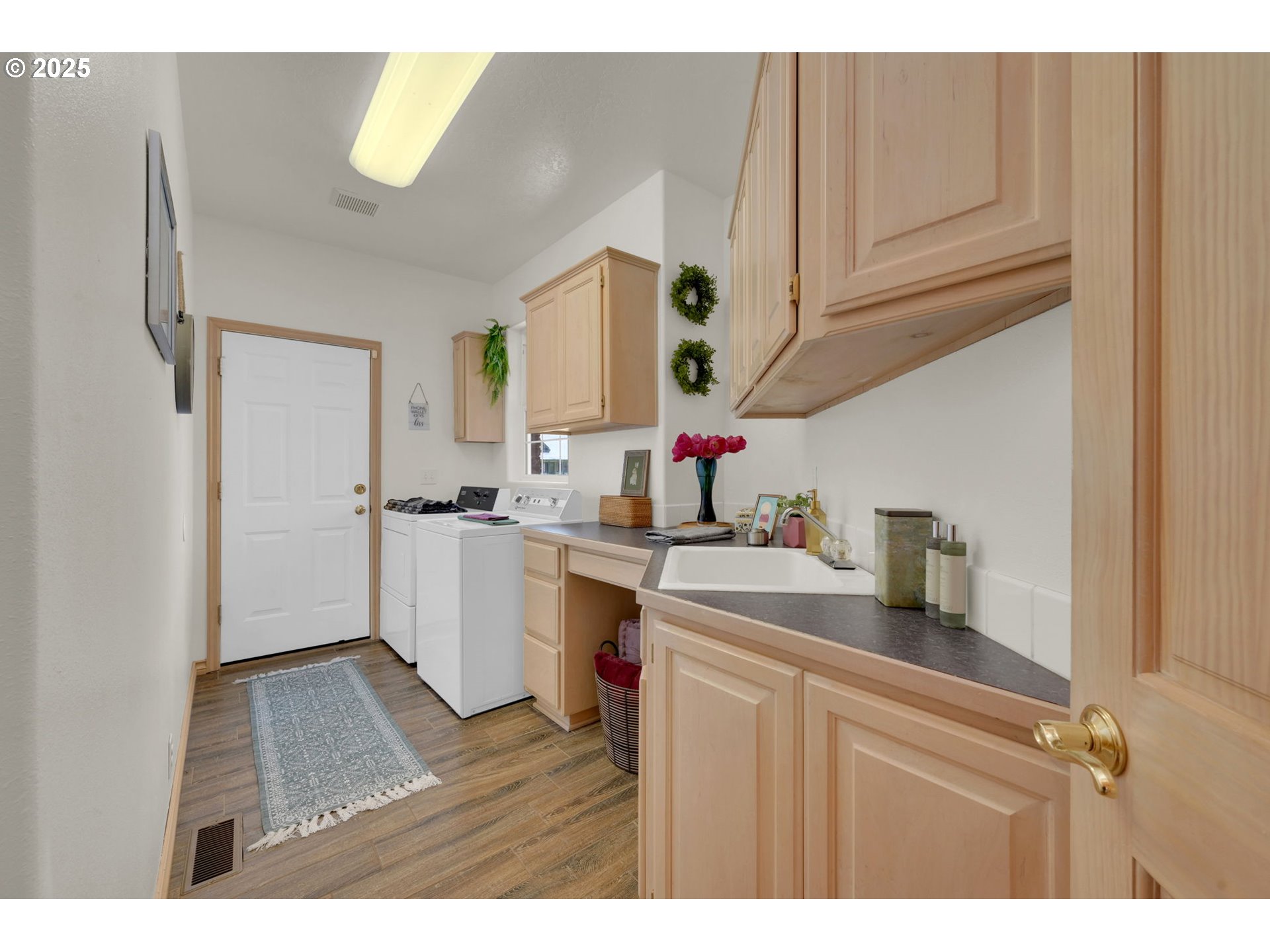 1417 Wimbledon Place Springfield, OR 97477 - Photo 43 of 48 a kitchen with a sink cabinets and window