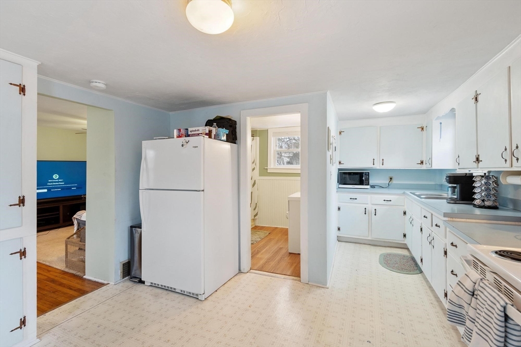 3 South Oxford Road Millbury, MA 01527 - Photo 11 of 32