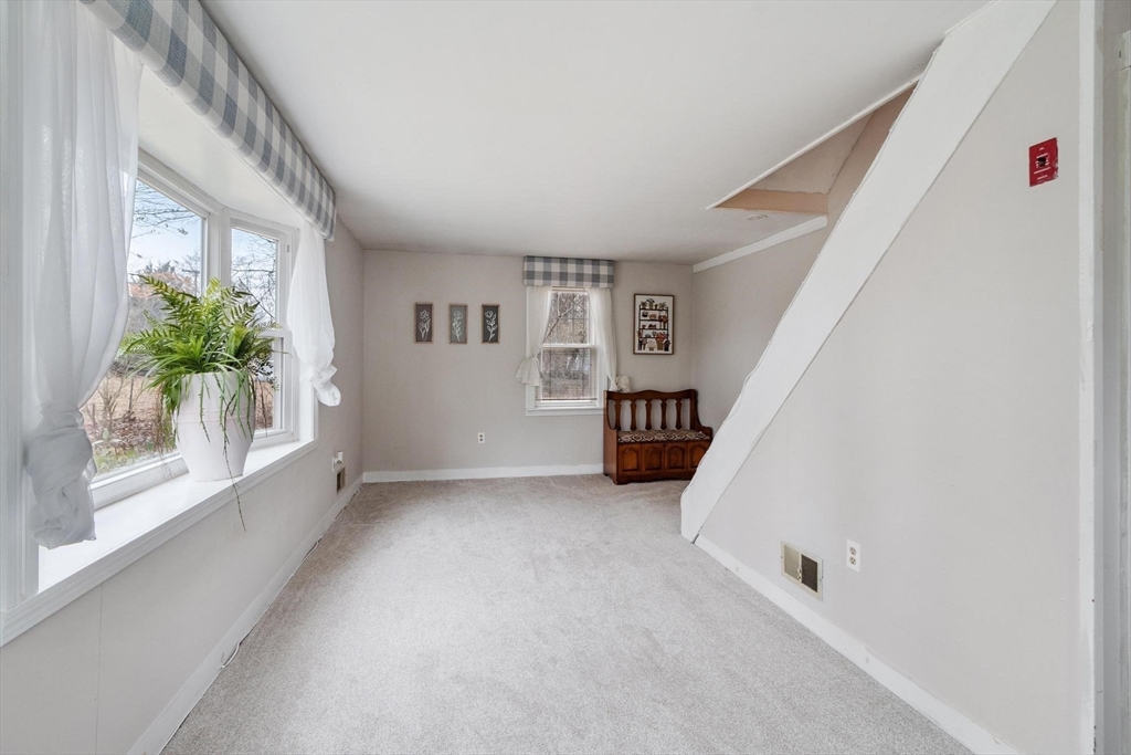 3 South Oxford Road Millbury, MA 01527 - Photo 18 of 32