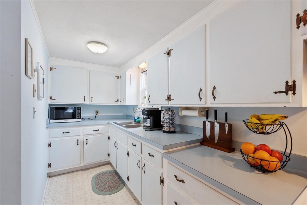 3 South Oxford Road Millbury, MA 01527 - Photo 9 of 32