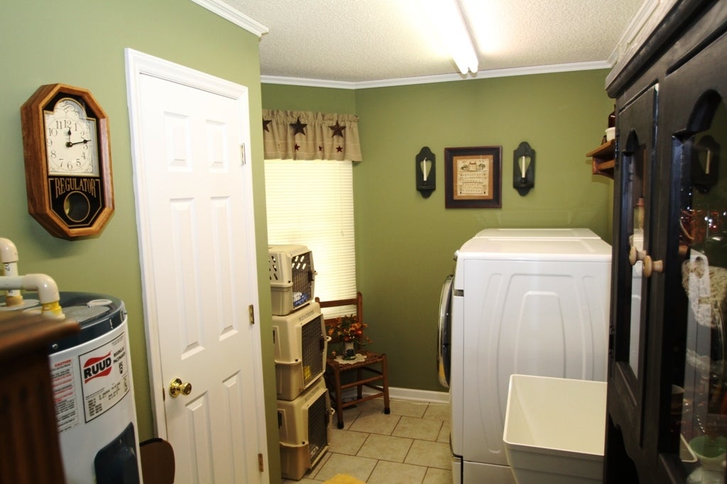275 G Henson Road Crawley, WV 24931 - Photo 28 of 29 Utility/laundry room
