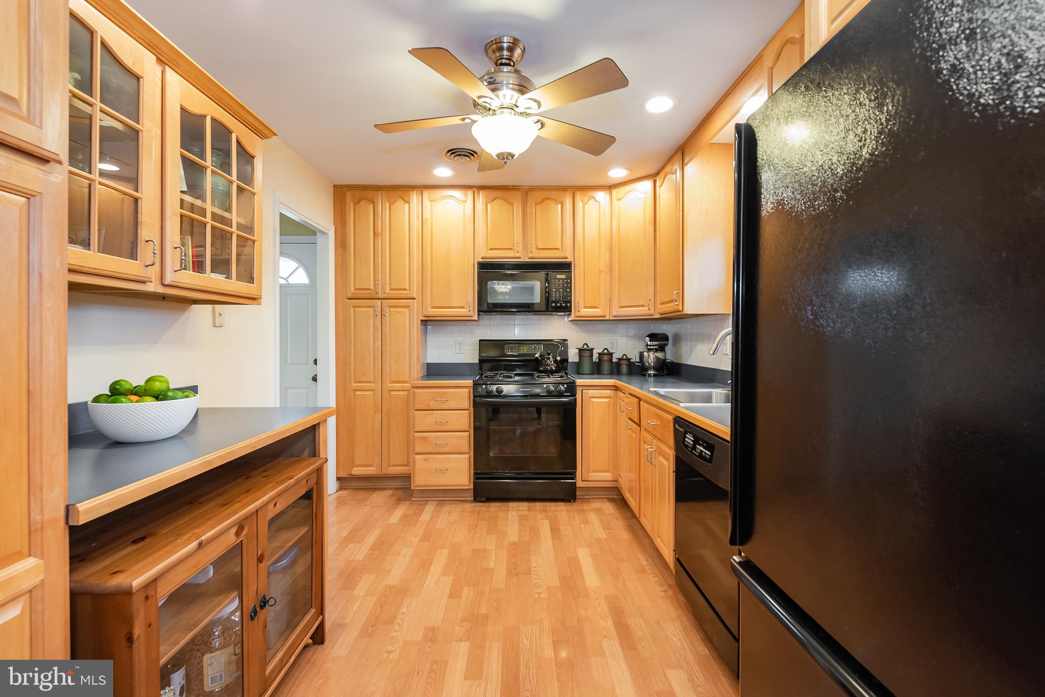 4621 Roundhill Road Ellicott City, MD 21043 - Photo 14 of 41 Kitchen