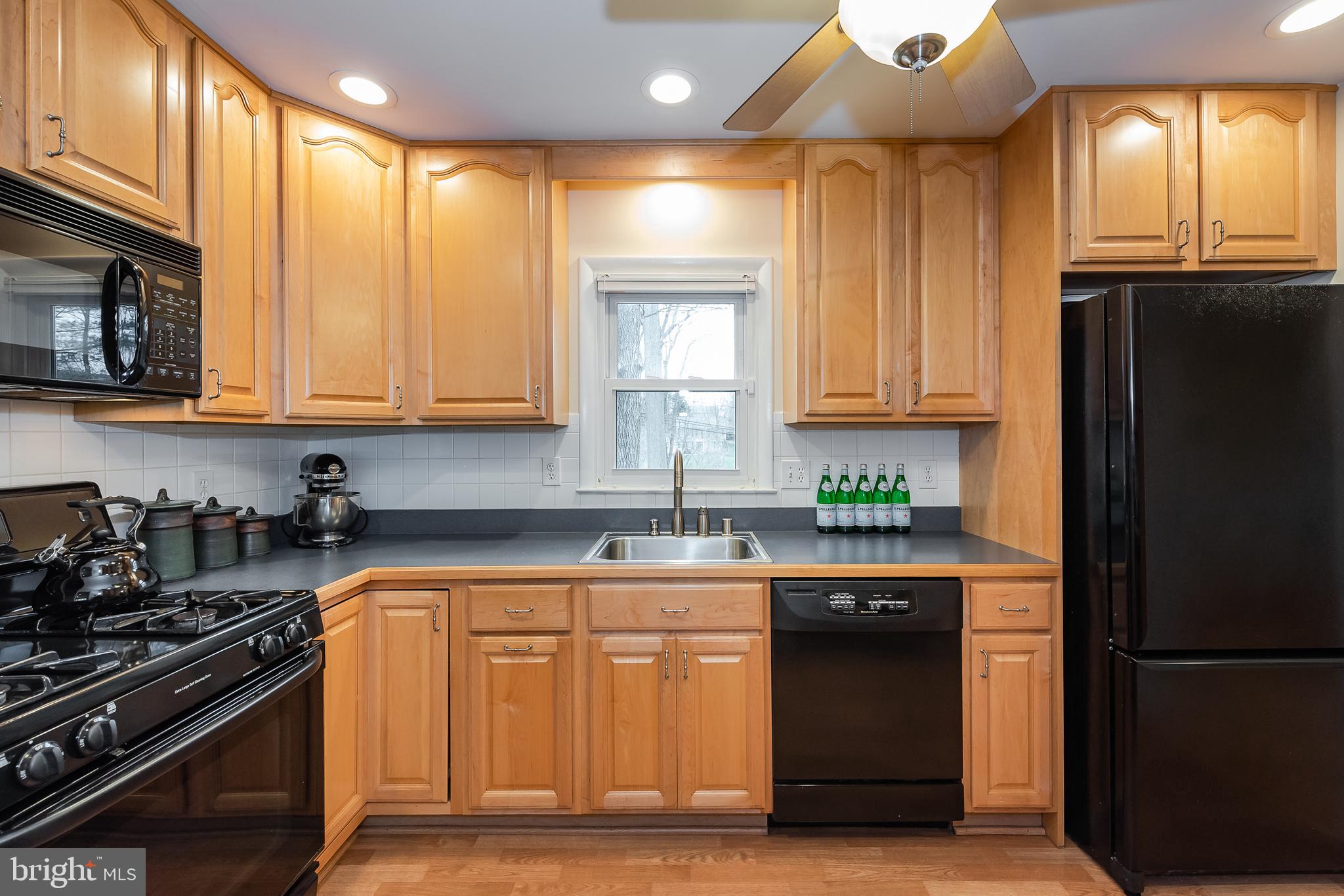 4621 Roundhill Road Ellicott City, MD 21043 - Photo 15 of 41 Kitchen