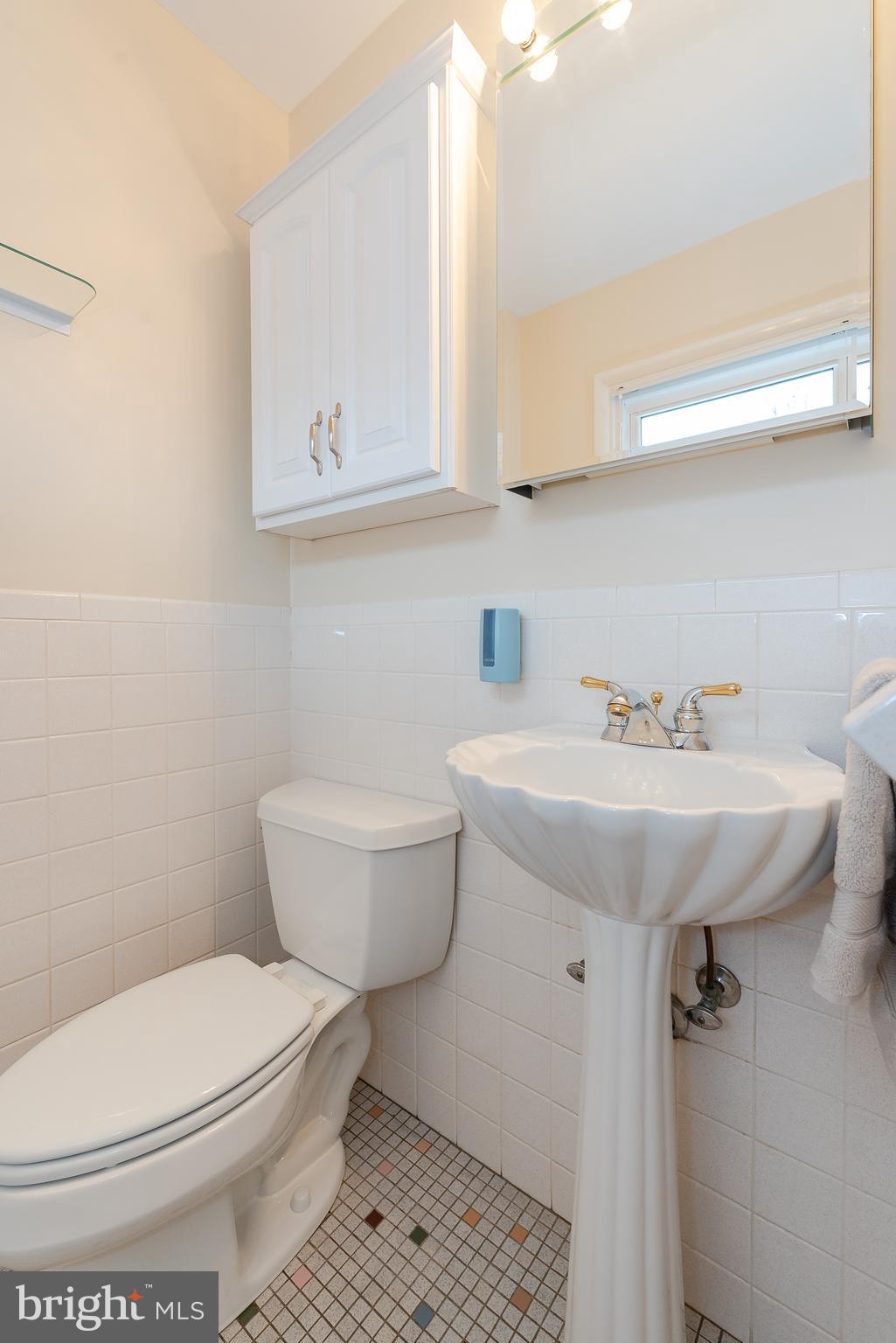 4621 Roundhill Road Ellicott City, MD 21043 - Photo 20 of 41 Owners Half Bath