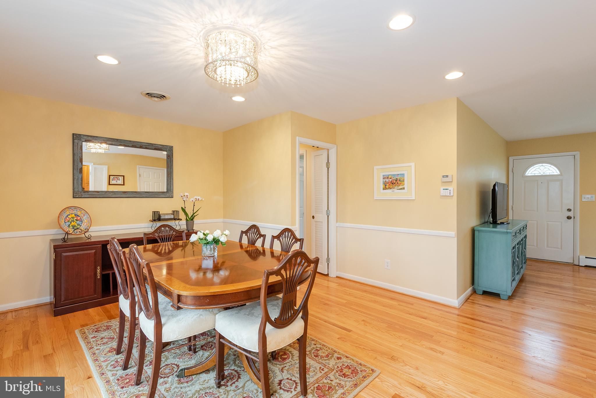 4621 Roundhill Road Ellicott City, MD 21043 - Photo 8 of 41 Dining Area