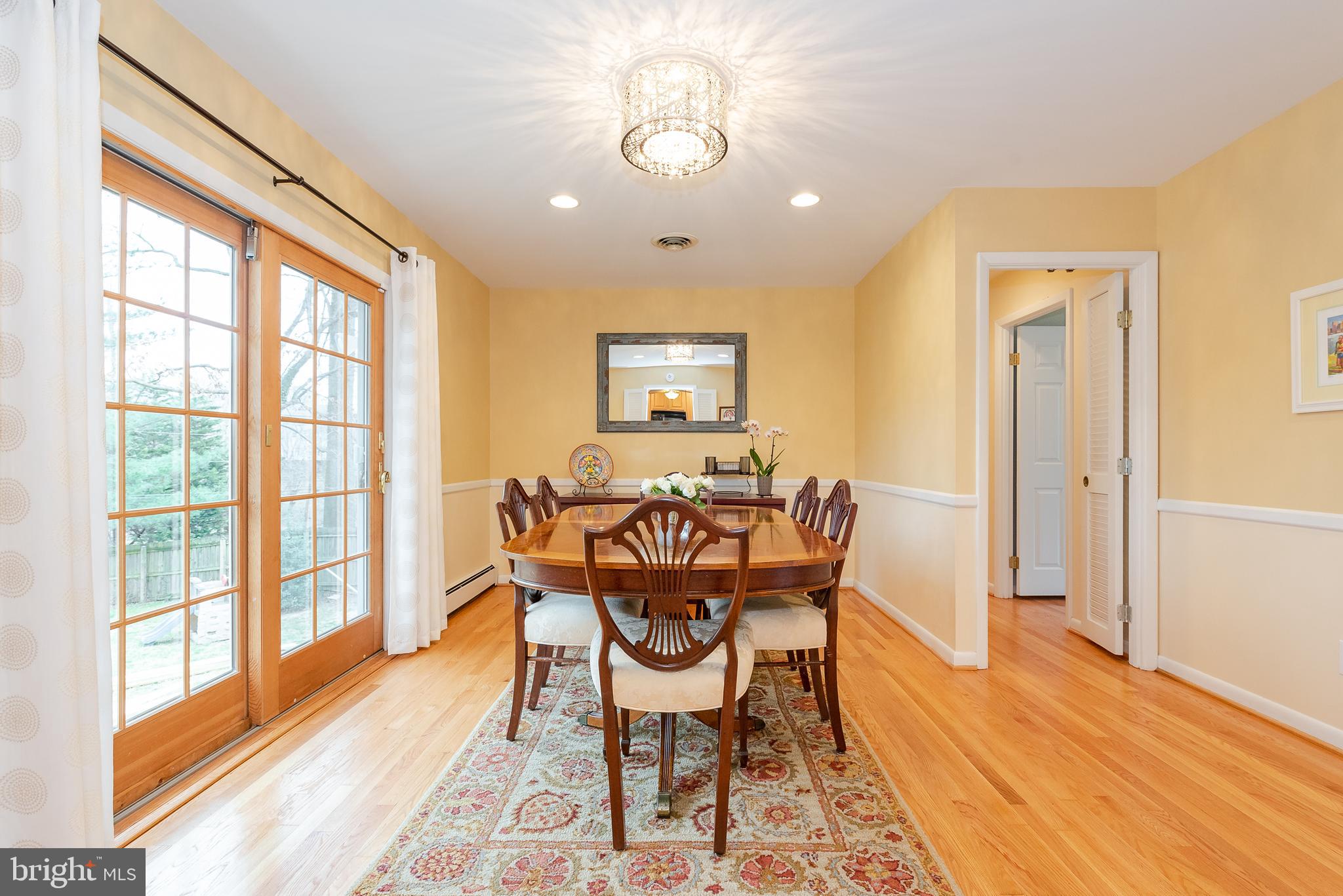 4621 Roundhill Road Ellicott City, MD 21043 - Photo 10 of 41 Dining Area