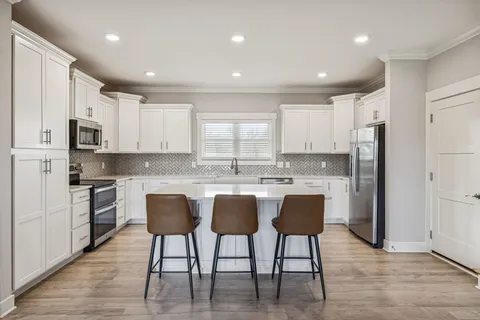 $749,900 | 1005 Hickory Point Road, Clarksville, TN 37043