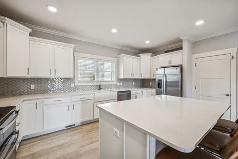 $749,900 | 1005 Hickory Point Road, Clarksville, TN 37043