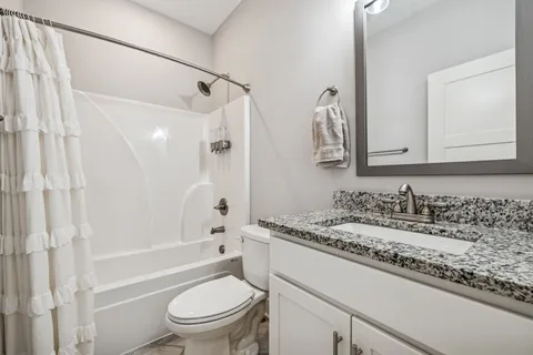 $749,900 | 1005 Hickory Point Road, Clarksville, TN 37043