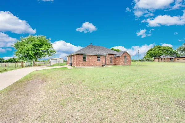$340,000 | 1511 North Mockingbird Lane, Midlothian, TX 76065