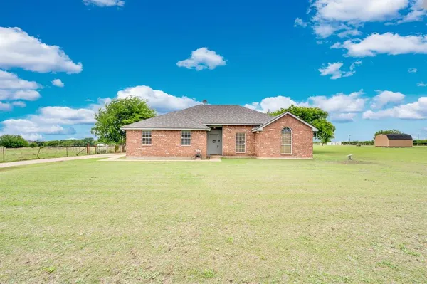 $340,000 | 1511 North Mockingbird Lane, Midlothian, TX 76065
