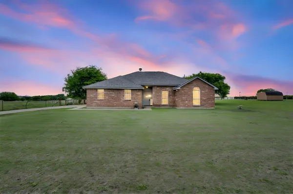 $340,000 | 1511 North Mockingbird Lane, Midlothian, TX 76065