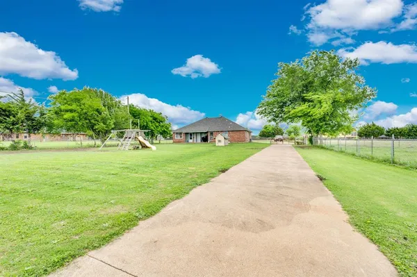 $340,000 | 1511 North Mockingbird Lane, Midlothian, TX 76065