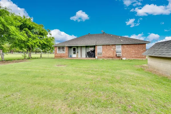 $340,000 | 1511 North Mockingbird Lane, Midlothian, TX 76065