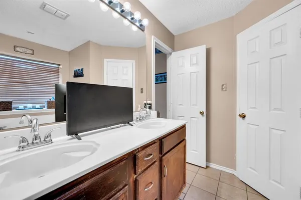 $340,000 | 1511 North Mockingbird Lane, Midlothian, TX 76065